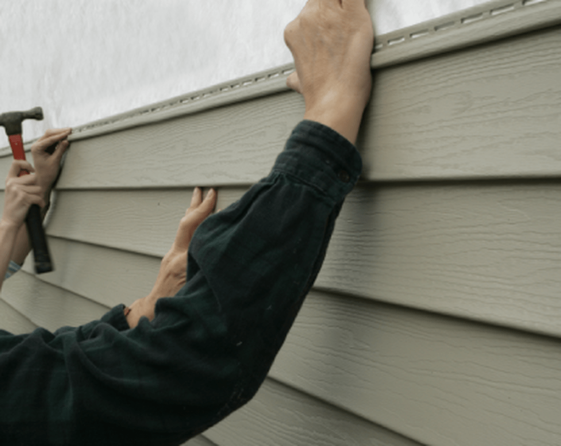 <p style="font-family: 'Poppins', sans-serif; font-weight: 700; font-size:24px;">SIDING SERVICES
 </p>
